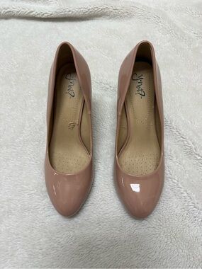 Y-not? Brand Nude Pink Patent Round-Toe Women’s Pumps size 9M